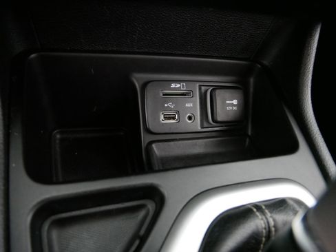 Used 2018 Jeep Cherokee Latitude Plus w/ Cold Weather Group image 30