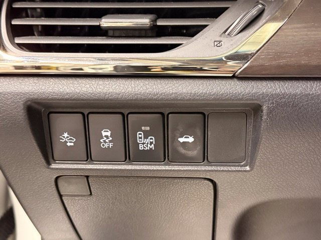Used 2017 Toyota Avalon XLE Premium w/ Carpet Mat Package FWD image 13