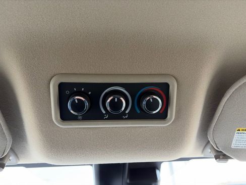 Used 2024 Chevrolet Express 3500 LT w/ LT Preferred Equipment Group image 20