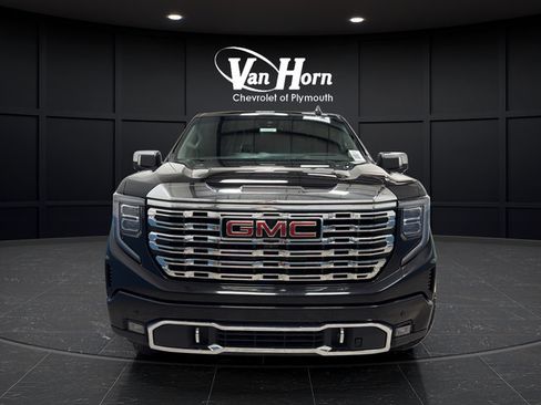 Used 2024 GMC Sierra 1500 Denali w/ Technology Package AWD/4WD image 2