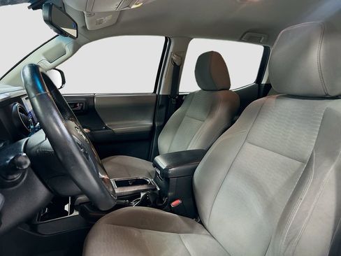 Used 2017 Toyota Tacoma SR5 w/ Tow Package image 20