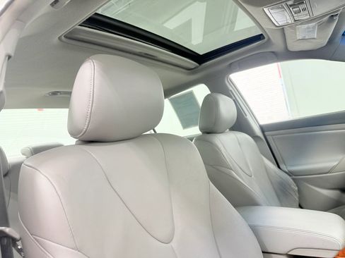 Used 2011 Toyota Camry XLE w/ SE/XLE Extra-Value Pkg image 25