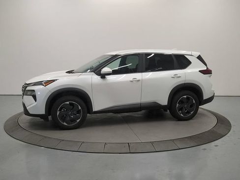 Used 2024 Nissan Rogue SV FWD image 5