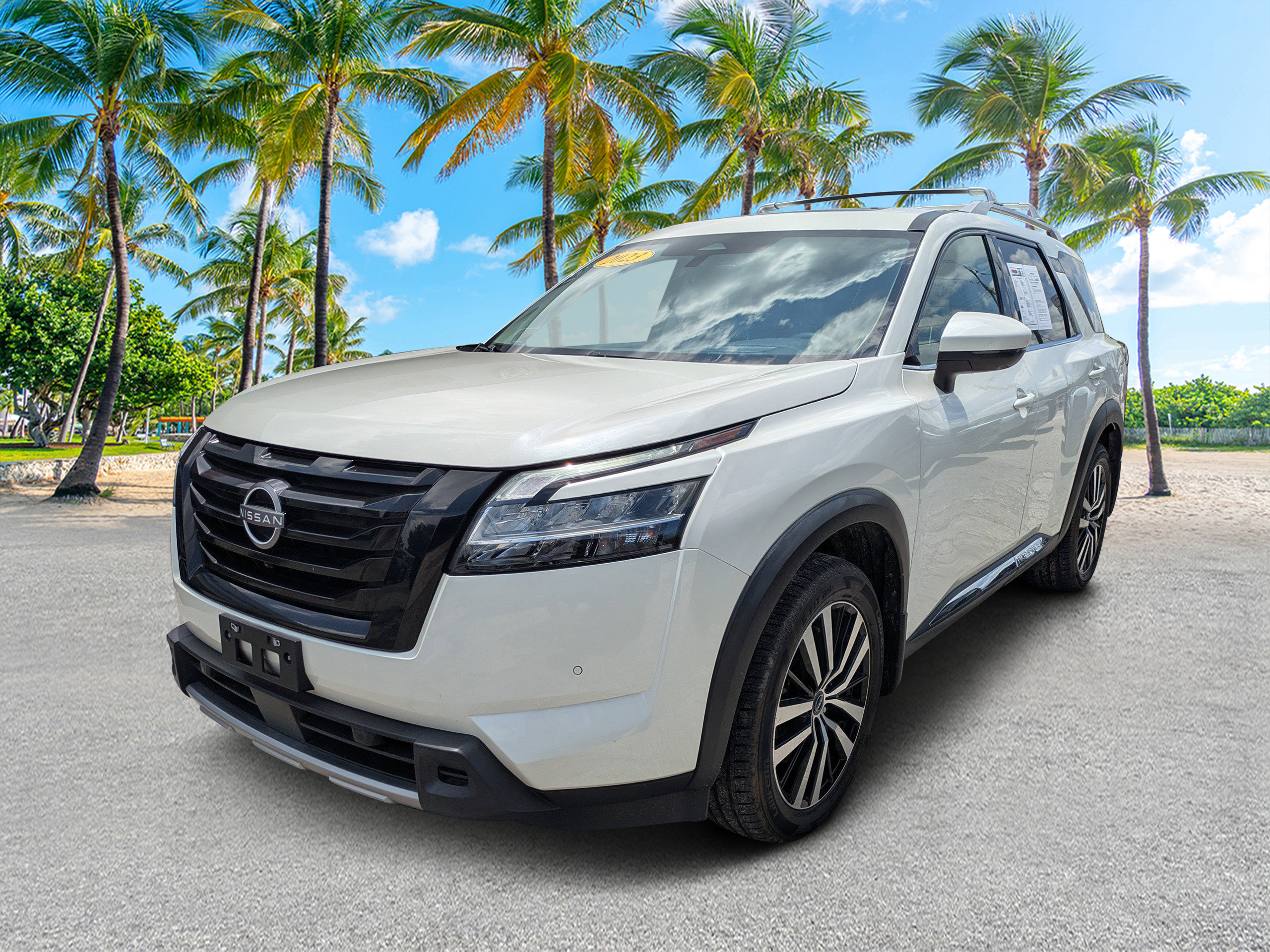 Used 2023 Nissan Pathfinder Platinum w/ Black Appearance Package AWD/4WD image 7