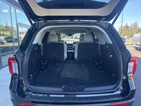 Used 2025 Ford Explorer Active w/ Active Comfort Package image 5