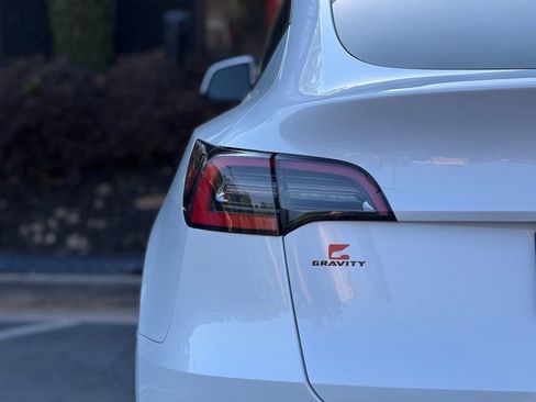 Used 2021 Tesla Model Y Long Range image 15