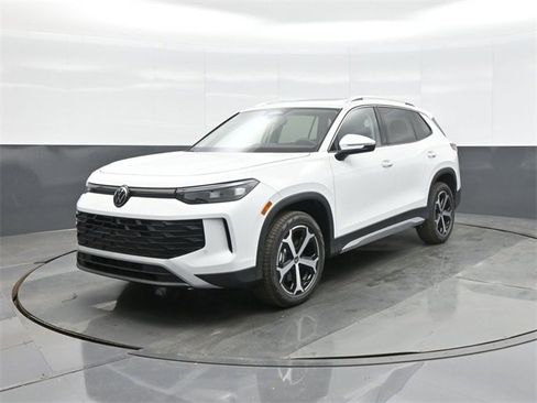 New 2026 Volkswagen Tiguan SE image 3