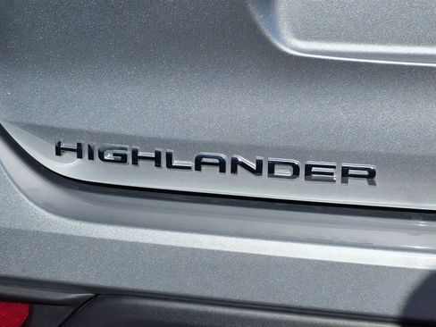 Used 2024 Toyota Highlander XLE image 26