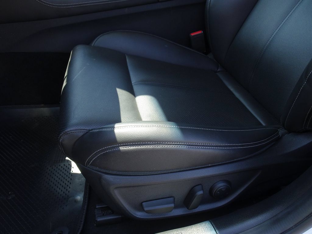 Used 2022 Genesis G70 2.0T AWD/4WD image 11