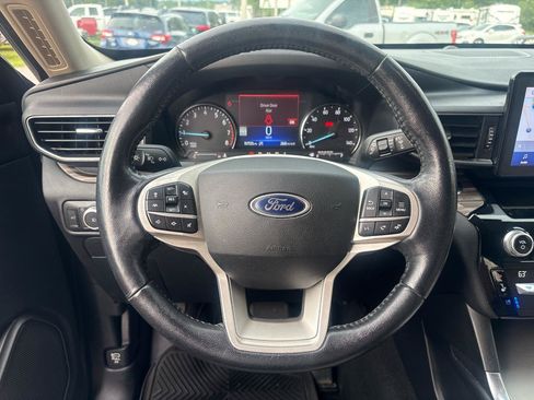 Used 2021 Ford Explorer Limited w/ Equipment Group 301A RWD image 11