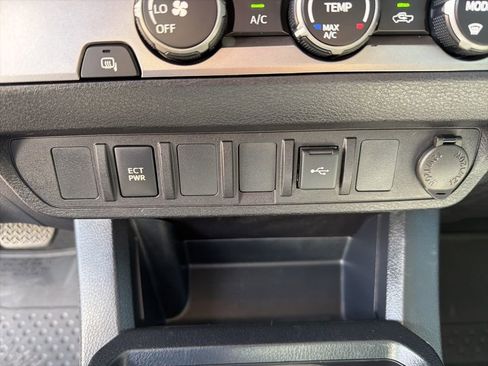 Used 2020 Toyota Tacoma SR w/ SR Convenience Package RWD image 40