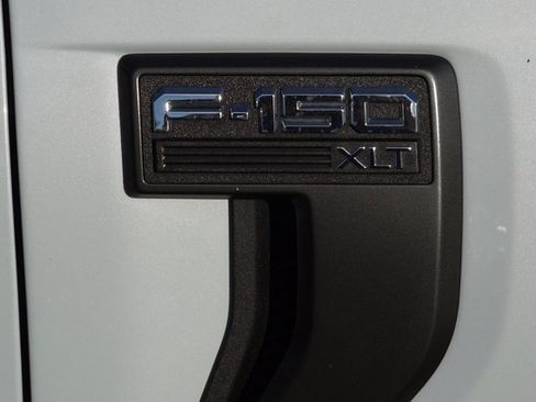 Certified 2022 Ford F150 XLT w/ Equipment Group 302A High image 31