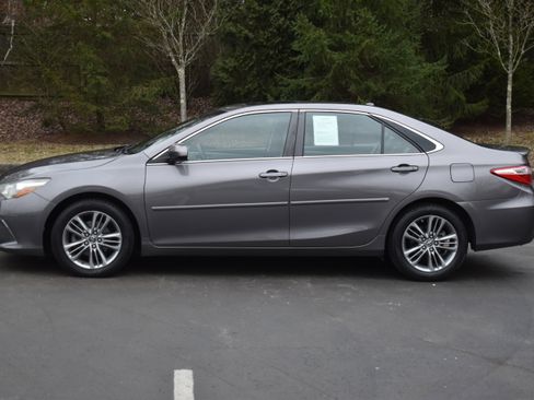 Used 2015 Toyota Camry SE image 29