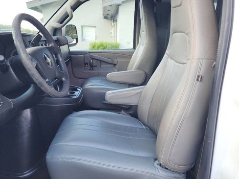 Used 2018 Chevrolet Express 2500 Extended image 17
