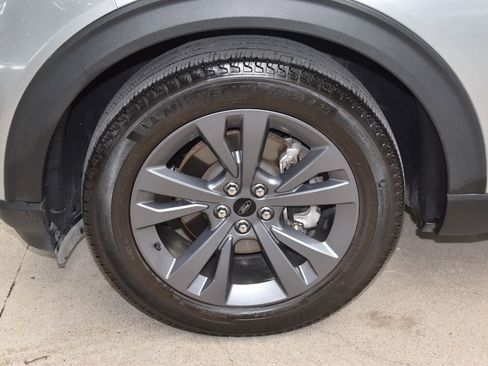 Used 2023 Ford Explorer XLT w/ Equipment Group 202A RWD image 37