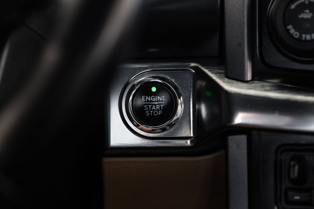 Used 2022 Ford F150 Lariat RWD image 17