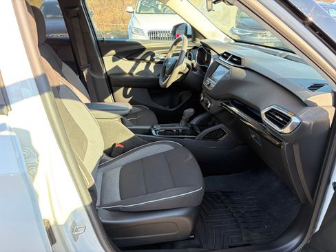 Used 2023 Chevrolet TrailBlazer LT image 28