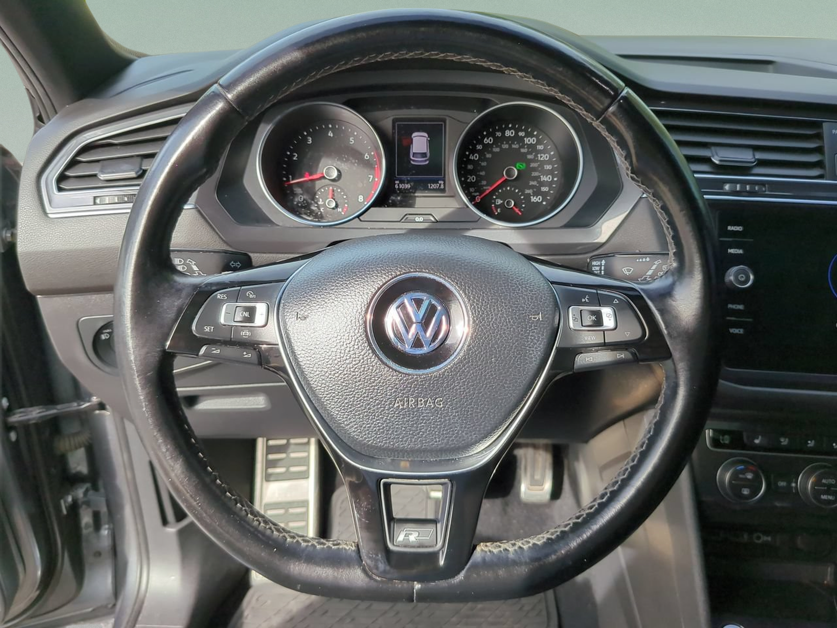 Used 2020 Volkswagen Tiguan SE R-Line FWD image 11