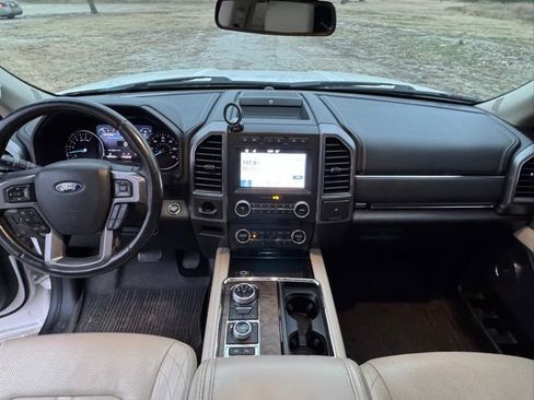Used 2019 Ford Expedition Platinum image 12