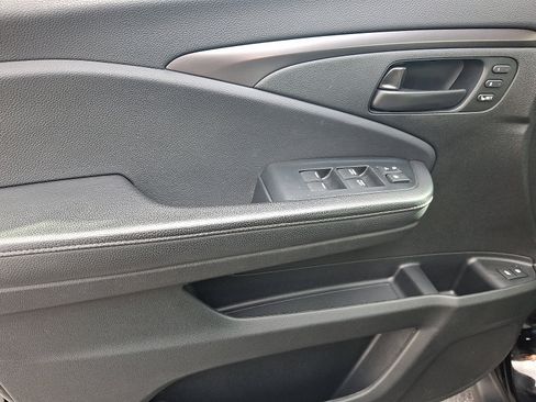 Used 2023 Honda Passport EX-L image 12