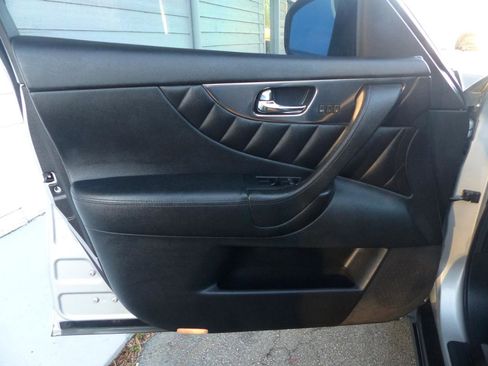 Used 2011 INFINITI FX35 AWD w/ Premium Pkg image 17