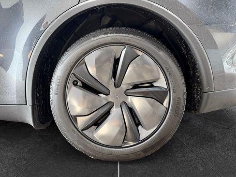 Used 2026 Tesla Model Y 2WD image 30