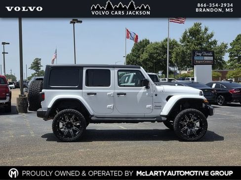 Used 2020 Jeep Wrangler Unlimited Sahara AWD/4WD image 3