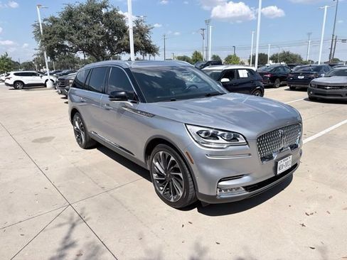 Used 2020 Lincoln Aviator Reserve w/ Equipment Group 202A AWD/4WD image 2