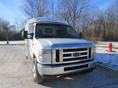 Used 2015 Ford E-350 and Econoline 350 Super Duty image 30