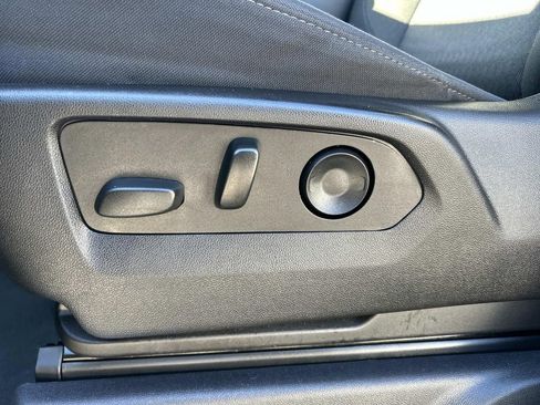 Used 2025 Chevrolet Silverado 1500 LT image 7