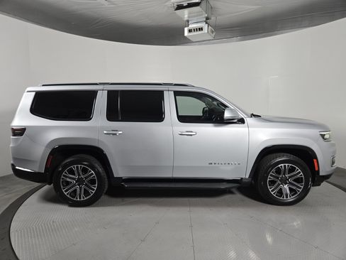 Used 2022 Jeep Wagoneer Series III image 3