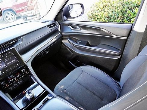 Used 2023 Jeep Grand Cherokee Laredo RWD image 21