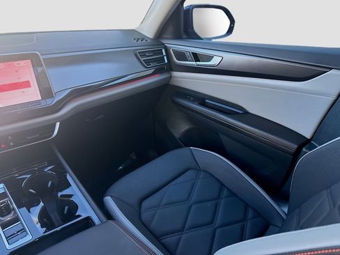 Certified 2025 Volkswagen Atlas Peak Edition SE image 22