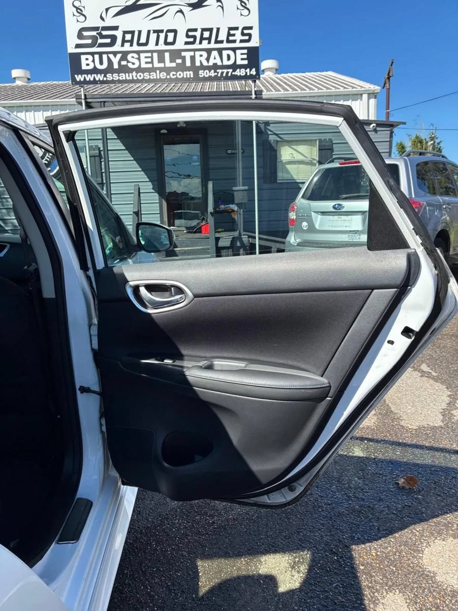 Used 2018 Nissan Sentra SR FWD image 11