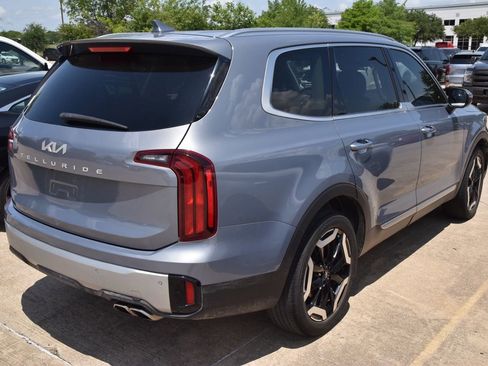Used 2023 Kia Telluride S FWD image 5