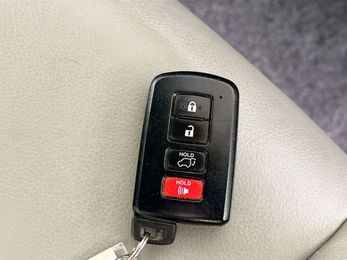 Used 2018 Toyota RAV4 Limited image 36