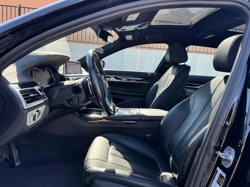 Used 2019 BMW 740i w/ M Sport Package RWD image 11