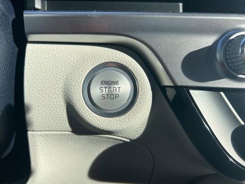 Used 2024 Kia Telluride EX w/ EX Captain's Chair Package image 34