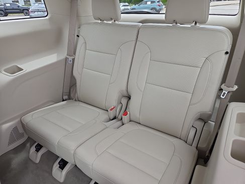 Used 2023 GMC Acadia Denali w/ Denali Ultimate Package FWD image 10