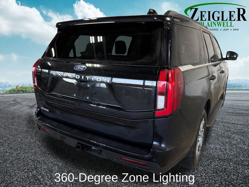 Used 2025 Ford Expedition Active AWD/4WD image 8