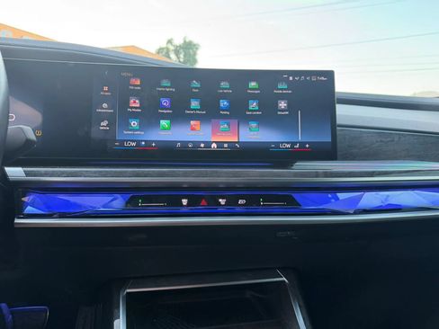 Used 2024 BMW i7 eDrive50 w/ M Sport Package RWD image 34