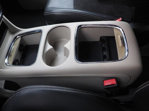 Used 2020 Dodge Grand Caravan SXT image 22