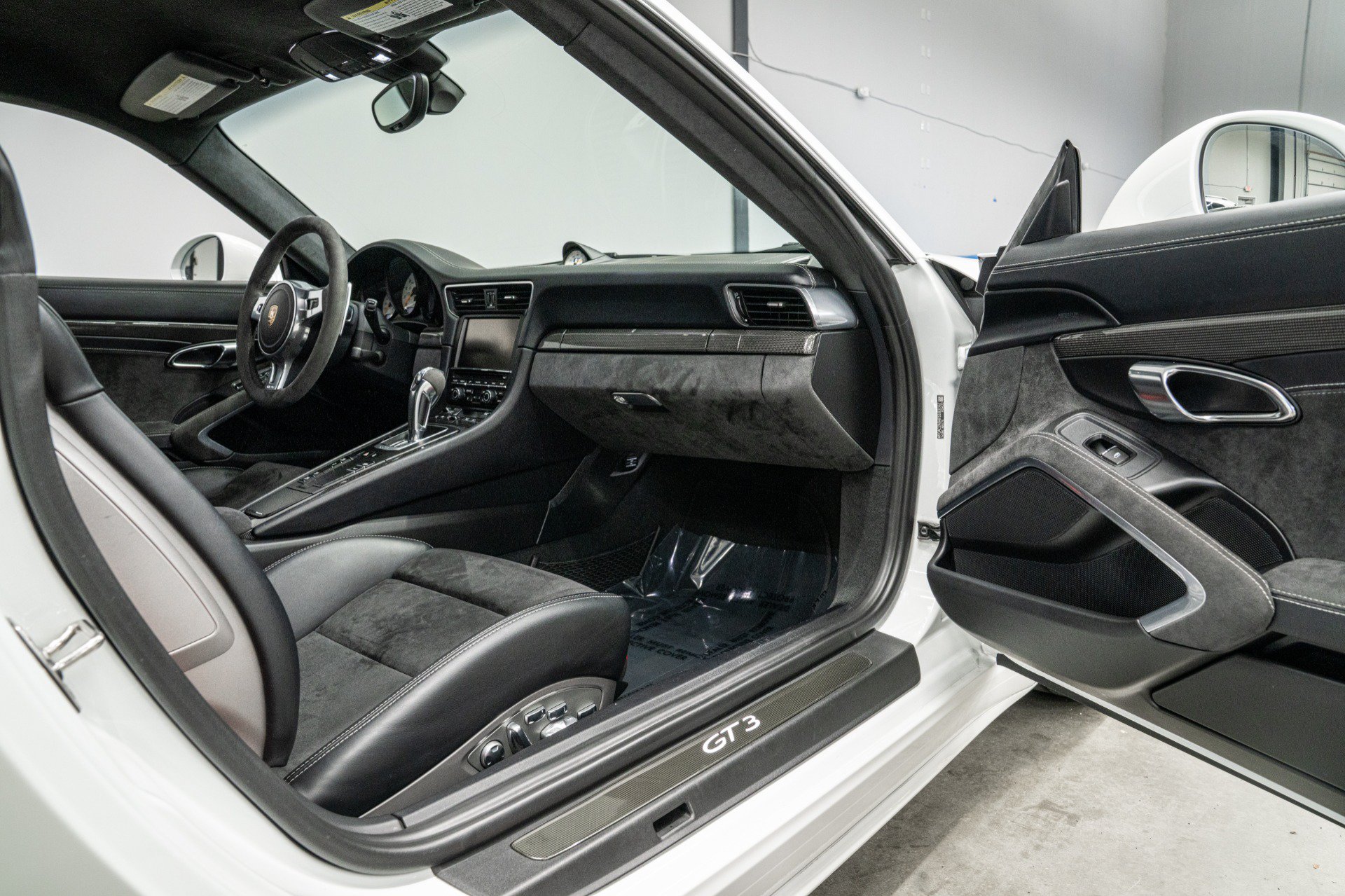Used 2015 Porsche 911 GT3 RWD image 33