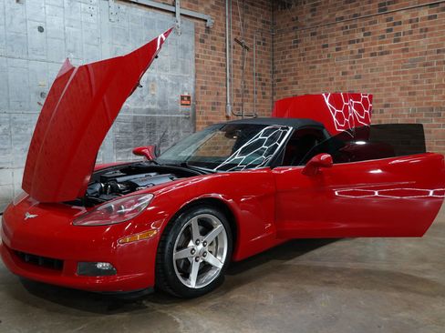 Used 2006 Chevrolet Corvette Convertible w/ Preferred Equipment Group image 26