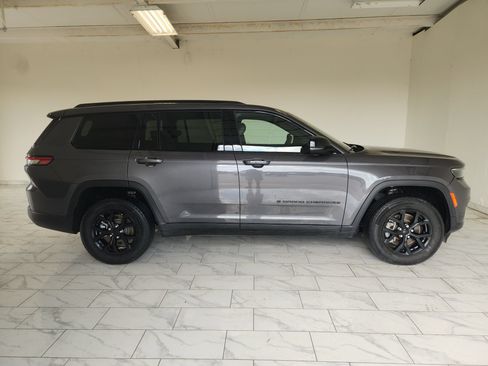 Used 2024 Jeep Grand Cherokee L Laredo AWD/4WD image 4