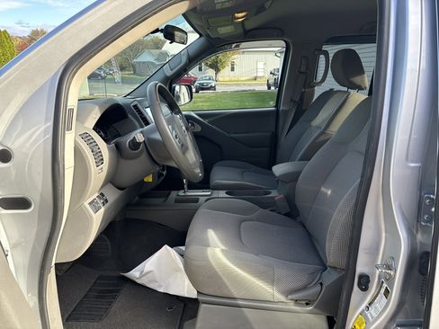 Used 2019 Nissan Frontier SV image 12