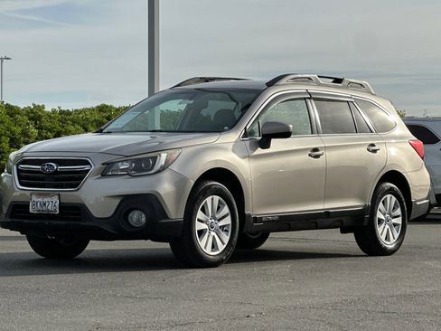 Used 2019 Subaru Outback 2.5i Premium image 8