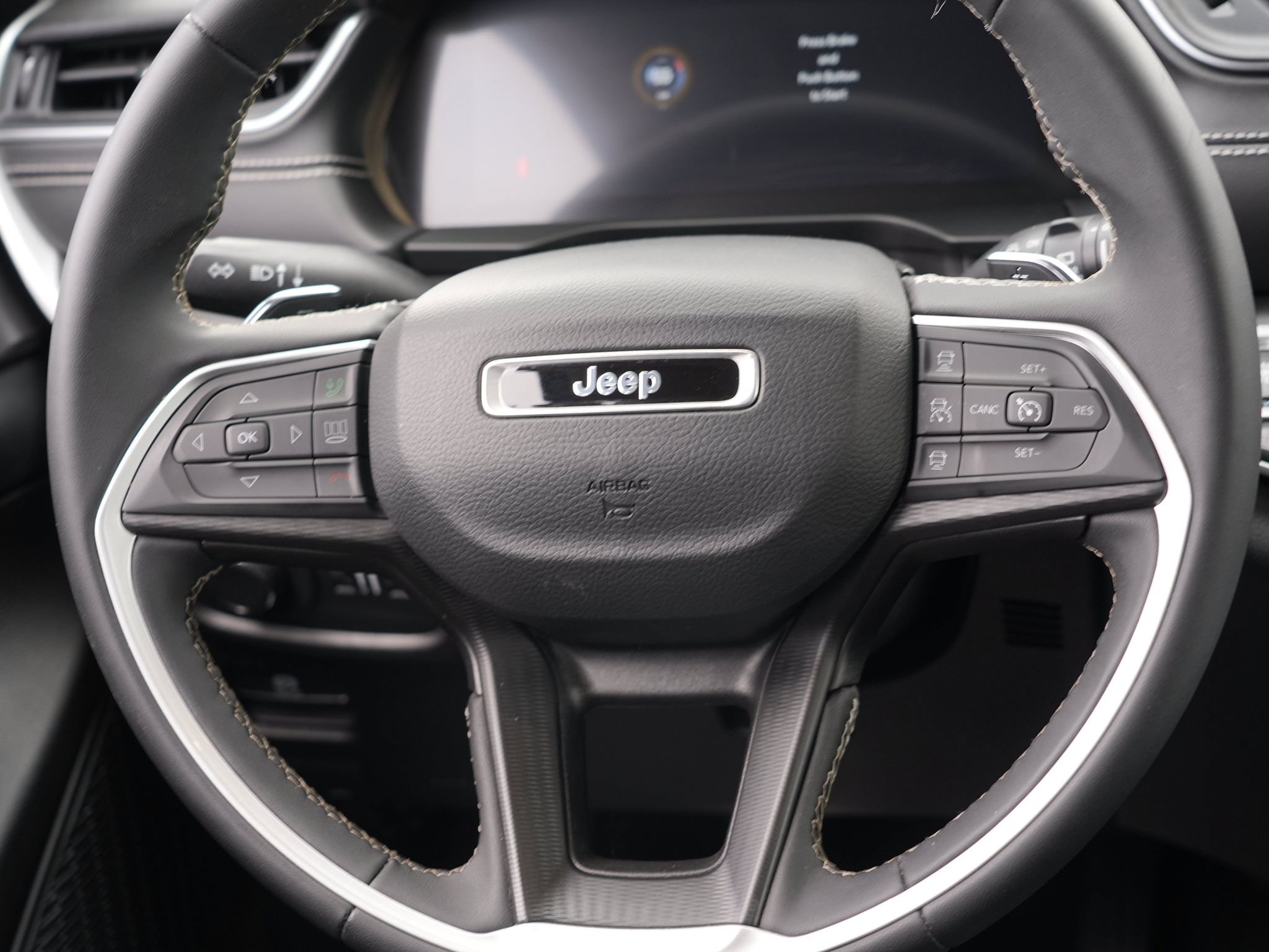 Used 2023 Jeep Grand Cherokee Laredo AWD/4WD image 23