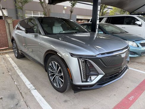 Used 2024 Cadillac Lyriq Sport RWD image 2