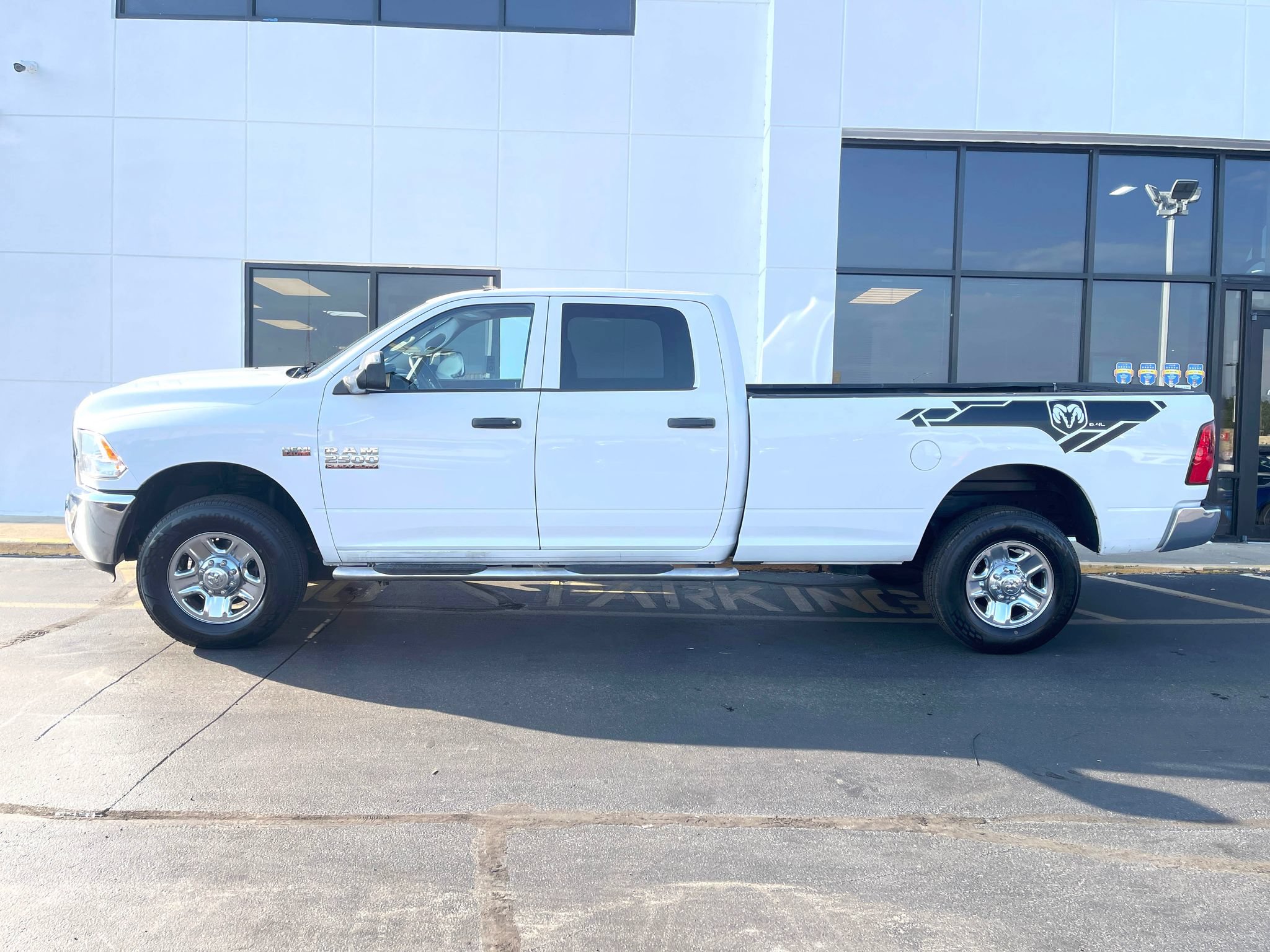 Used 2018 RAM 2500 Tradesman w/ Chrome Appearance Group AWD/4WD image 6